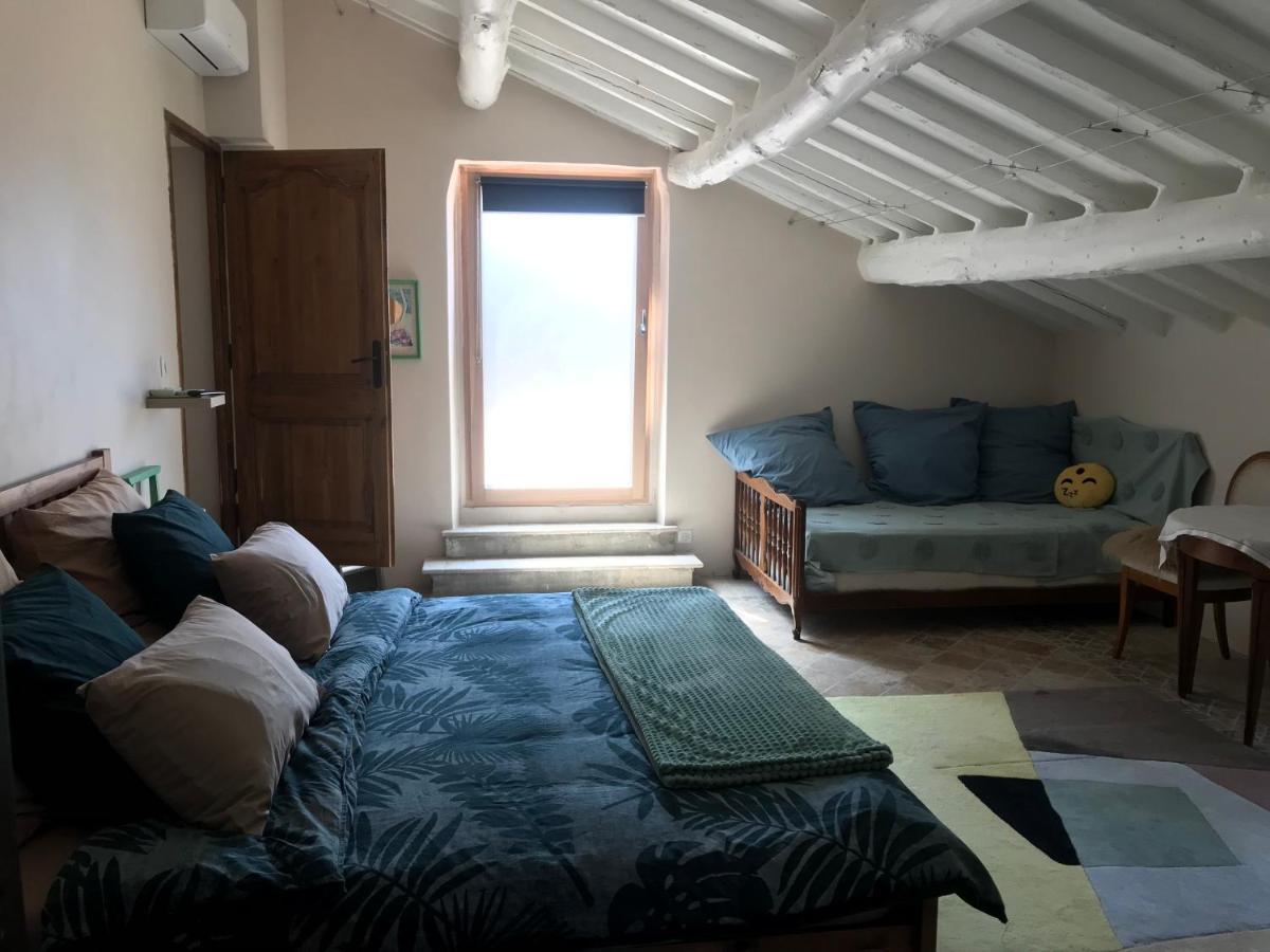 La Bergerie Des Amandiers Chambres Et Table D'Hotes Malataverne Zewnętrze zdjęcie